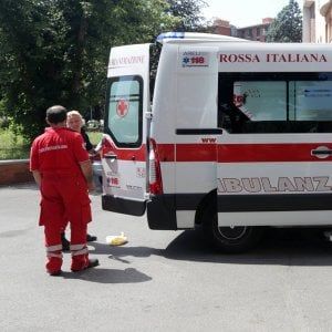 Crevalcore, operaio di 61 anni muore sul lavoro: schiacciato da una ruspa 