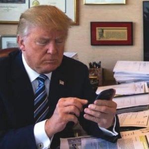 Trump: 132 tweet in un giorno, è suo nuovo record. E annuncia: "Sarò alla marcia anti-aborto"