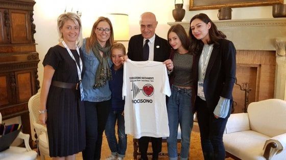 Ischia, l’adolescente terremotata incontra Minniti: “Voglio vivere senza più terrore”