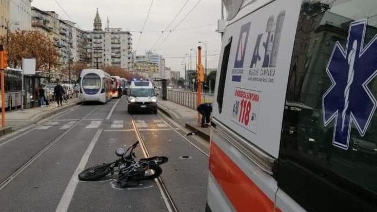 Napoli, è morto il ciclista tamponato da un’ambulanza: donati gli organi