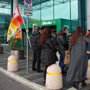 Roma, sciopero a Fiumicino: cancellati quattro voli
