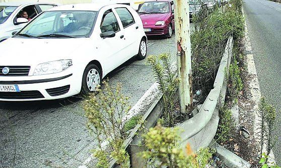 Sporcizia, acquitrini, buche, bivacchi. Benvenuti nella Roma del Giubileo