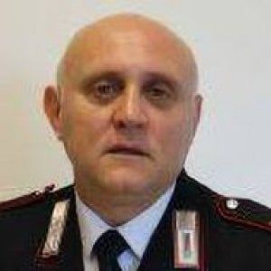Foggia, bambina con il padre in caserma regala rosa e disegno per il carabiniere ucciso