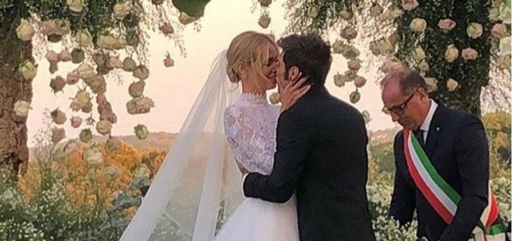 Ferragni-Fedez, dimora blindata e abito bianco (con spacco) per le nozze social 