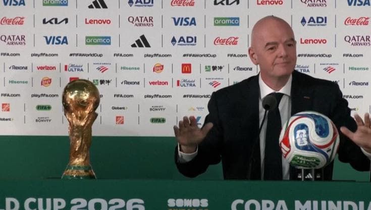 Fifa, Infantino e l'arbitro respinto dagli Usa: "Rilassatevi, cerchiamo di risolvere tutto"