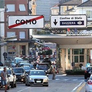 La Svizzera piazza un autovelox al confine con l'Italia: multe per 7,3 milioni di euro in soli sei mesi