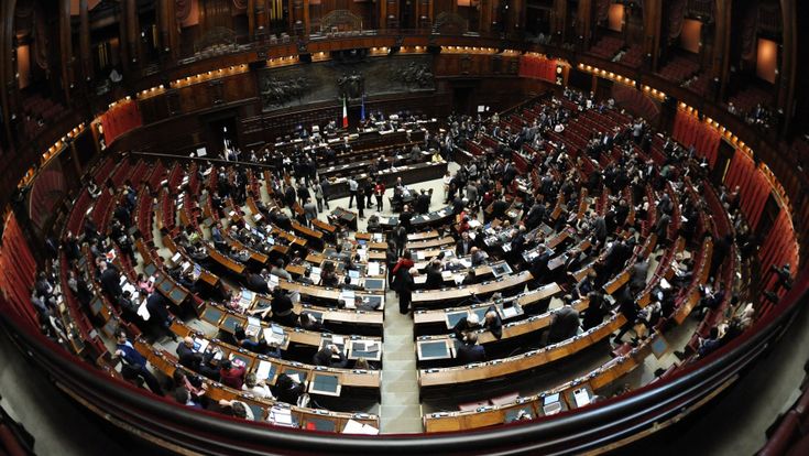 La scure sui vitalizi, ecco quanto perdono gli ex parlamentari