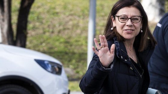 Autobus, treni, metropolitane. Ecco come ripartiranno i trasporti nella fase 2. Si punta su una app per il distanziamento