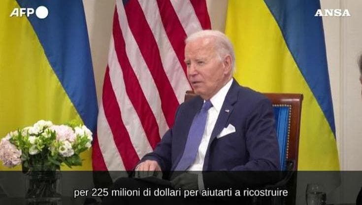 Biden annuncia altri 225 milioni di dollari a Zelensky per l'Ucraina