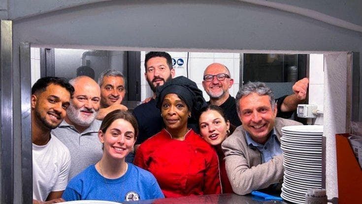 A pranzo mensa sociale, a cena ristorante pop: il locale di Firenze gestito dalla Caritas