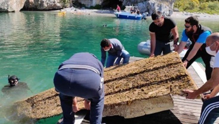 Dai fondali di Maratea recuperate ventiquattro imbarcazioni affondate dagli anni ‘80