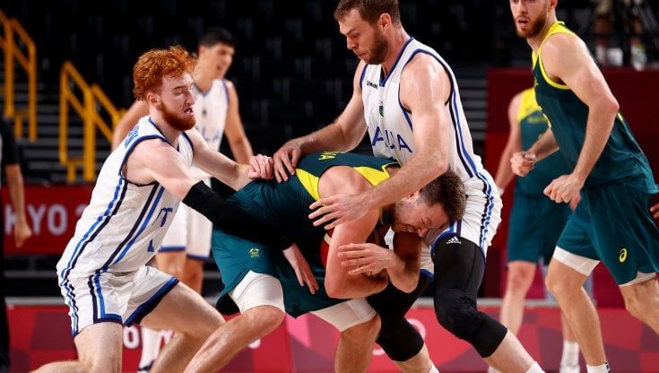Basket, l'Italia lotta e soffre ma cede all'Australia