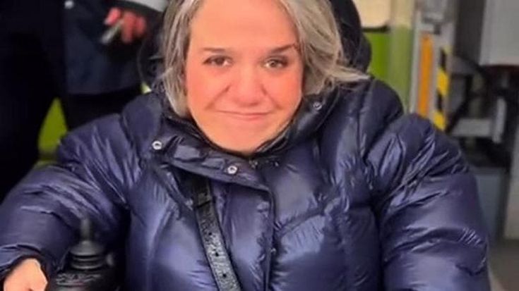 Treno guasto si ferma, ma a bordo c’è una disabile che non può scendere e viene fatto ripartire