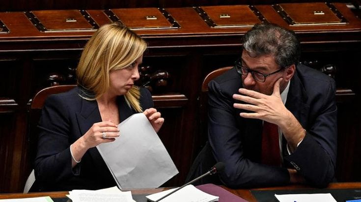 I tagli silenziosi su sanità e pensioni. Così Giorgetti accontenta l’Europa