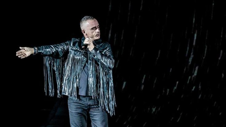Eros Ramazzotti a Sanremo, i 40 anni di ‘Terra promessa’. “Milioni di bambini in zone di conflitto: basta sangue, basta guerre”