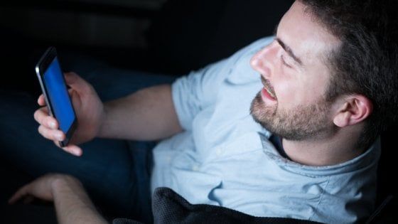 Kittenfishing, sembrare meglio di come si è: l'incubo degli appuntamenti online