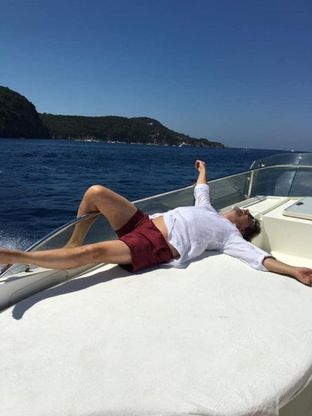 Pieraccioni, relax a Ischia: "Bellissima, diversa dalle isole fighette"