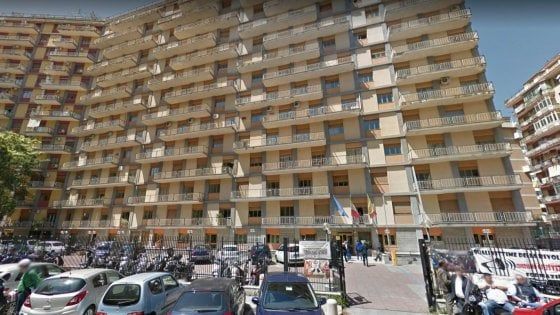 Regione, l'assessora fa traslocare il dirigente: "Preferisco la sua stanza all'ultimo piano, lì c'è più luce"