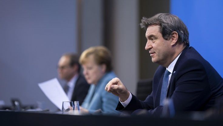 Vaccini, Merkel: "No al blocco dell'export". Entro fine dell'estate un appuntamento per ogni tedesco