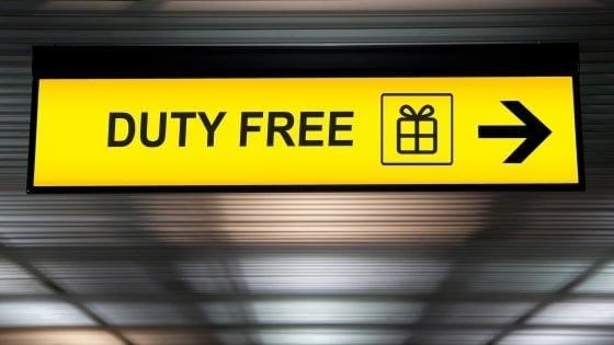 Rubano 12 mila euro di merce nel duty free dell'aeroporto di Firenze: arrestati