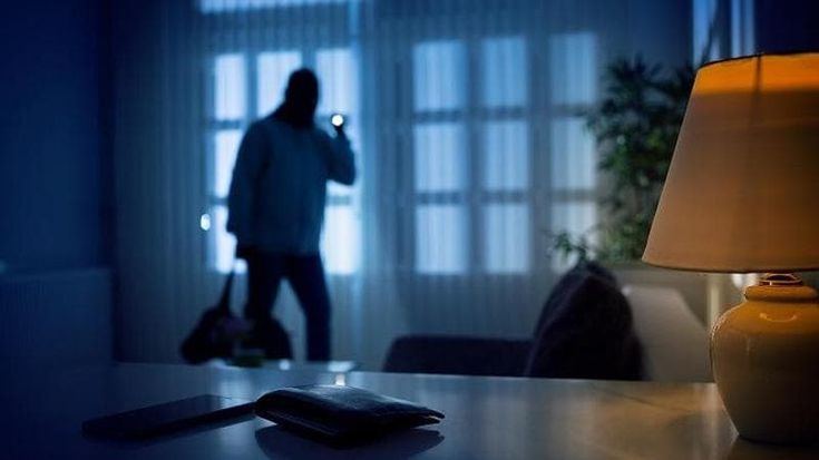 I furti in casa fanno paura, ma solo un italiano su cinque è assicurato
