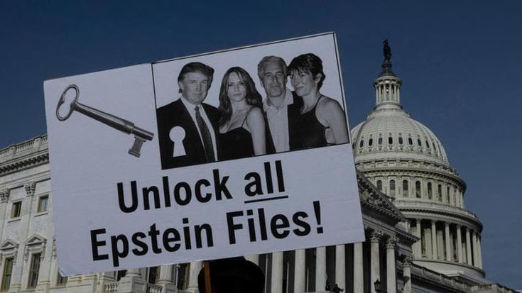 Trump firma la legge per la pubblicazione dei file di Epstein. Ma un cavillo può bloccarli