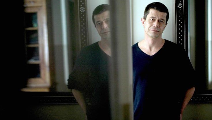 Emmanuel Carrère torna regista a Cannes. "Un riflettore sulle donne della Francia dimenticata"