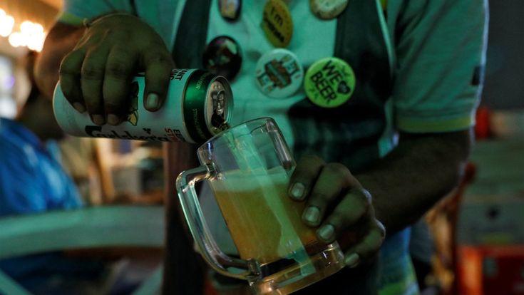 Carlsberg, la birra dei filantropi: ora meno alcol e più spazio alla cultura