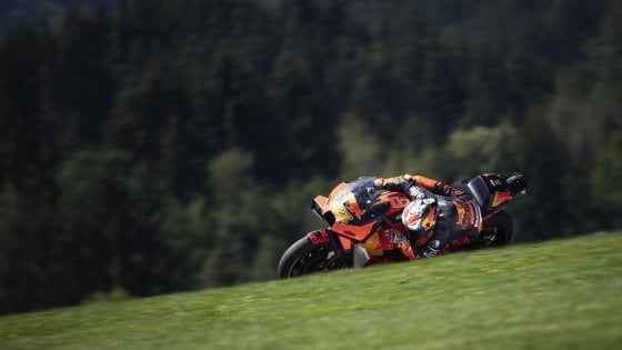 MotoGp, Stiria: Pol Espargarò davanti a tutti nelle libere, Rossi fuori dalla top ten