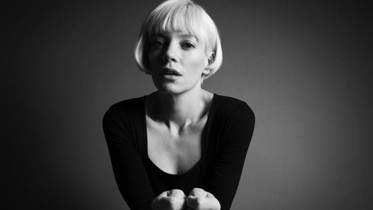 Lily Allen: “Amo le mie figlie ma mi hanno rovinato la carriera”