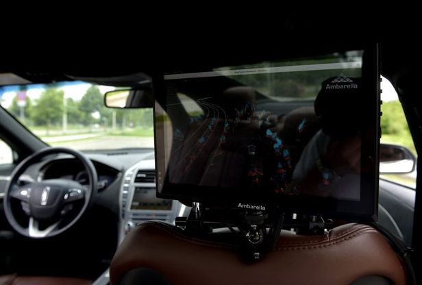Auto senza conducente: VisLab presenta Eva - Foto