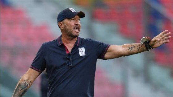 Zenga si separa dalla moglie: ''Le ho dato troppa libertà''. E sul web scoppia la polemica sessista