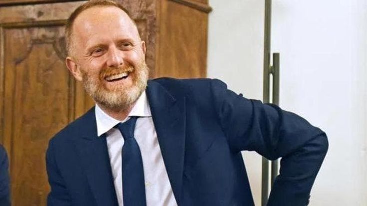 Il sindaco Rapinese contro i dehors definiti sgabbiozzi illegali: “Prima di me Como era Gotham city”