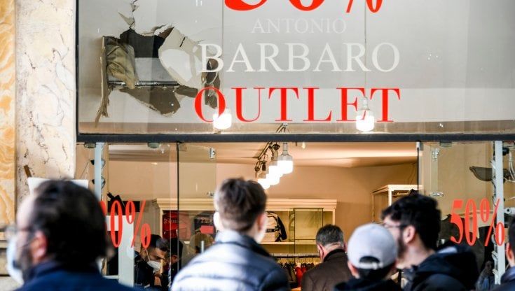 Napoli, incidente in Galleria da Barbaro: perito tecnico cade e finisce in ospedale
