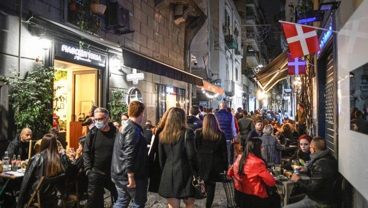 Movida, il no della Confcommercio all'ipotesi chiusura alle 23 per bar e ristoranti