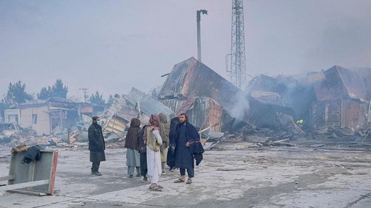 Strage di civili nell’ospedale di Kabul: perché il Pakistan bombarda l’Afghanistan