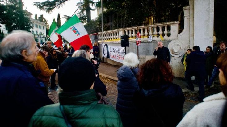 Salis, un anno di denunce: “Io trattata da animale”. Il governo dopo l’inerzia ora punta ai domiciliari