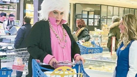 Platinette e il cibo: "Che godimento il salame Felino, Prosciutto di Parma e Parmigiano"