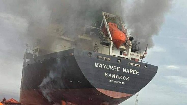 Stretto di Hormuz bloccato, l’Iran attacca tre mercantili: “Petrolio a 200 dollari”