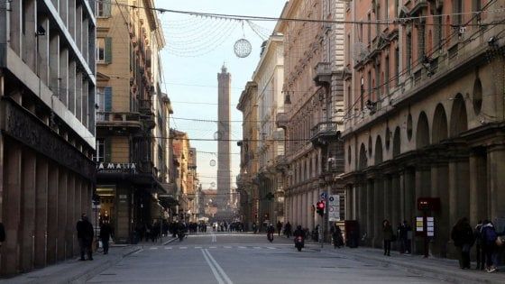 Bologna, due donne investite sulle strisce pedonali