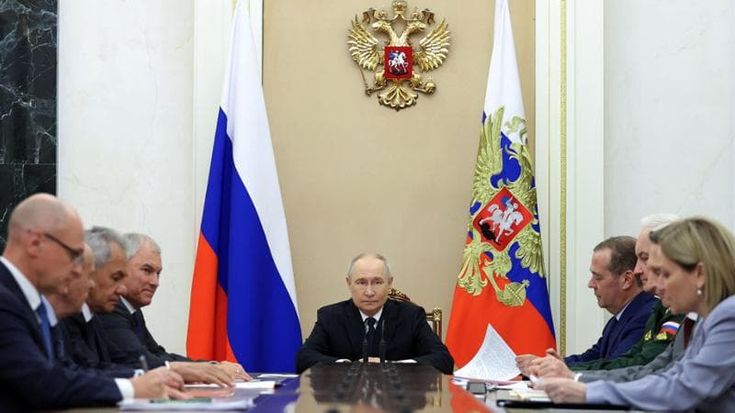 La denuncia: “L’obiettivo di Putin è fare implodere la Ue nel 2026”