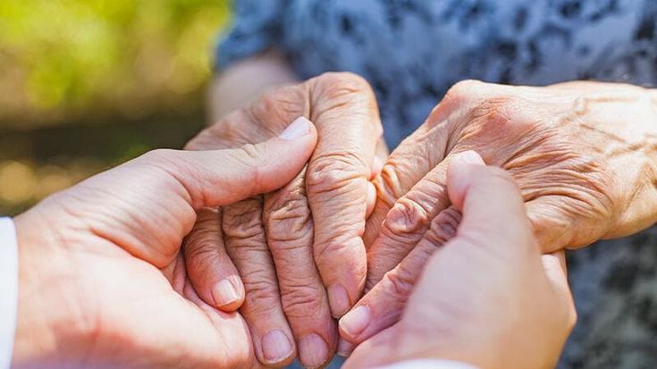 Alzheimer, in Puglia l’odissea dei 120mila caregiver: "Spese insostenibili e manca l'assistenza"