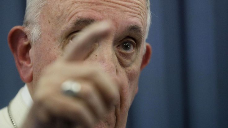 Pedofilia nella Chiesa, ecco tutto quello che c’è da sapere sul dossier Viganò (e il silenzio del Papa)
