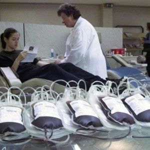 Freddo e influenza, in Italia manca il sangue: appello a donatori, coinvolti i militari 