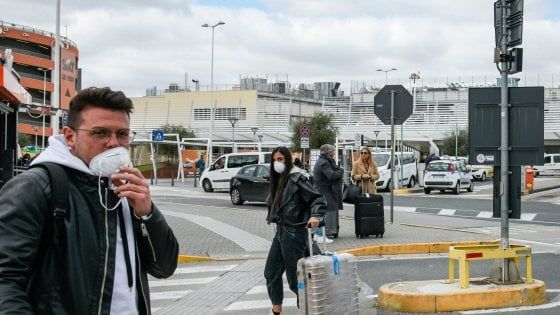 Coronavirus Campania, piano anticontagio della Regione: "No ad assembramenti e gite, quarantena fiduciaria e più informazione" 