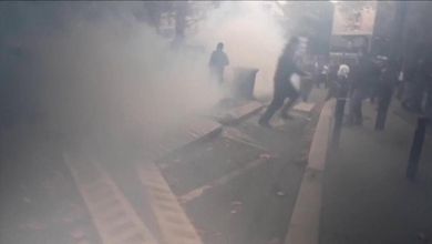 Protesta studenti in Francia, lacrimogeni e vetrine sfondate: i momenti clou degli scontri con la polizia
