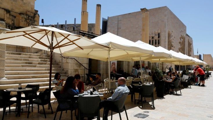 Rientrano i ragazzi bloccati a Malta, continua l'odissea per gli studenti in quarantena a Dubai