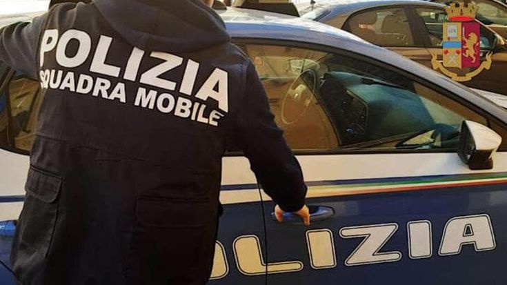 Catania, restano bloccati in ascensore con la droga: arrestati due pusher