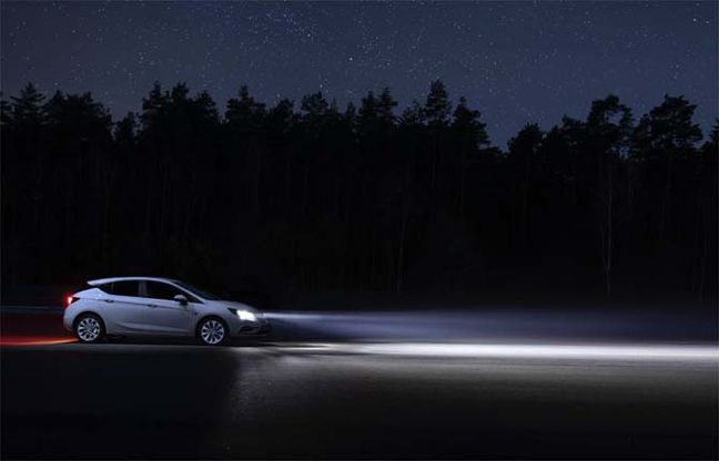 Opel, la tecnologia IntelliLux Led matrix per sconfiggere il buio
