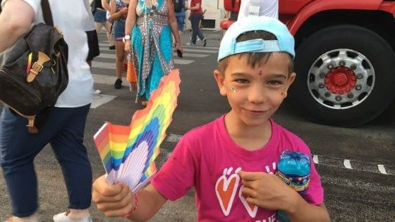Famiglie arcobaleno, in nove avranno a Napoli l'atto di nascita con i nomi di entrambi i genitori